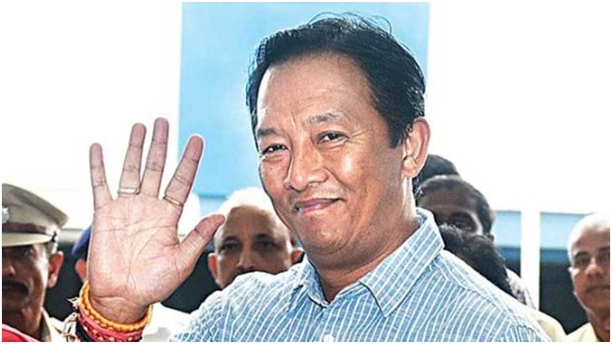 Gorkha janmukti morcha leader binay tamang joins congress