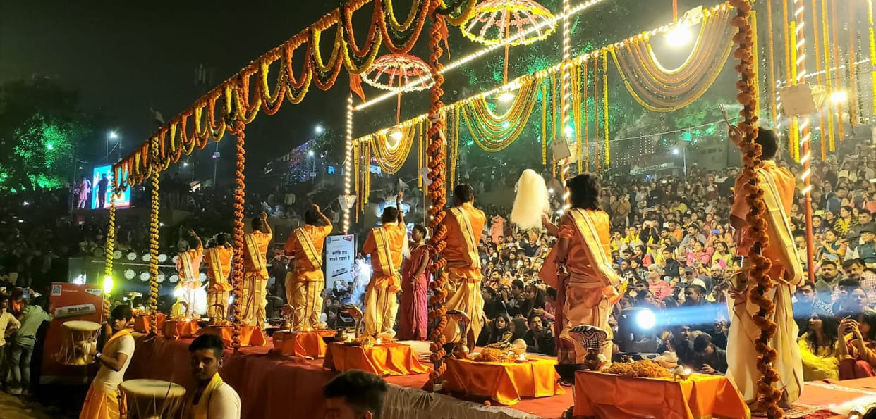 Jahnavi Seva Samiti performed special aarti of Ganga on Dev Diwali, organizing the event every year for twenty