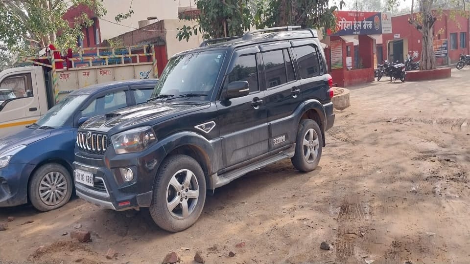 Double barrel gun found in black Scorpio in Dadri, accused could not produce weapon license