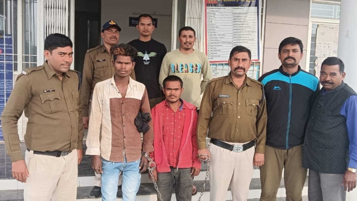Umaria News: Police caught two accused of murder seized bike and mobile