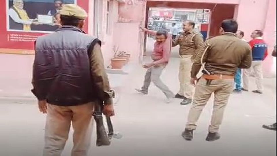 drug addict did such act in Etah police station eyes of lady constables remained ashamed