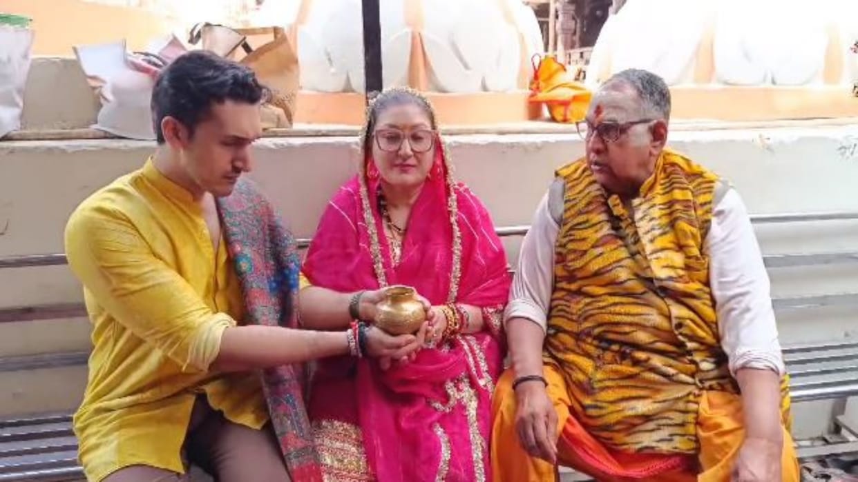 Baba Mahakal Actor Govinda wife and son visited Baba Mahakaleshwar in Ujjain