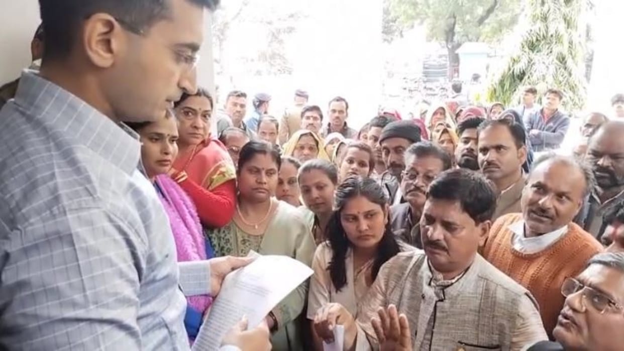 Sagar News Controversy over election rivalry in Gadhakota Congress demands action from SP