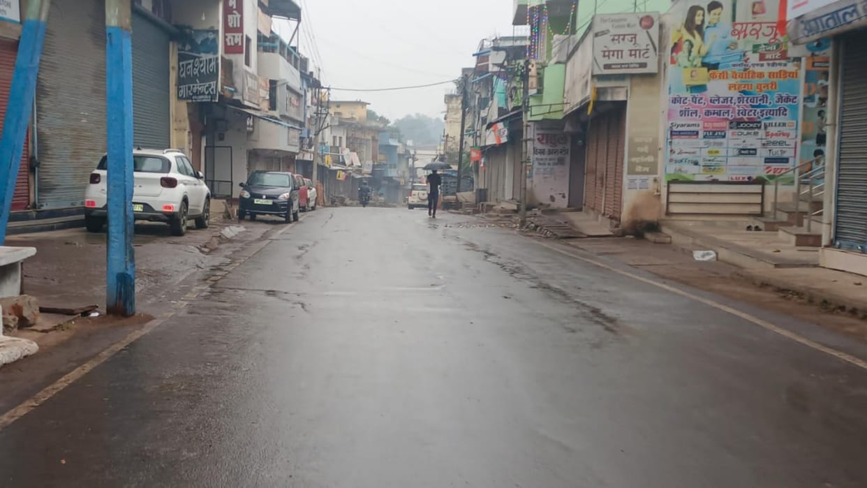 MP Weather: Cold increased due to rain in Damoh and Katni; People shivering due to cold wave, fog in Umaria