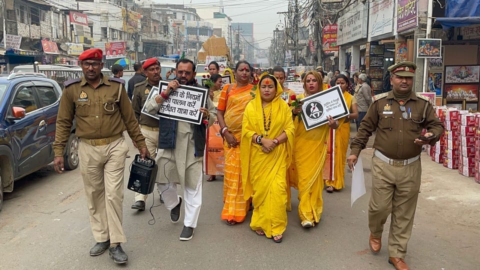 rally taken out for traffic awareness by Kinnar Akhara and Traffic Police in Prayagraj