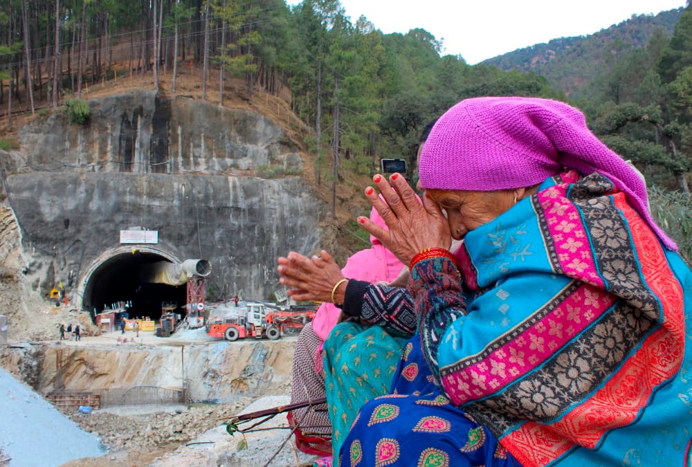 Uttarkashi Silkyara Tunnel Collapse Rescue Operation People Happy after see labourers Photos
