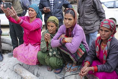 Uttarkashi Silkyara Tunnel Collapse Rescue Operation People Happy after see labourers Photos