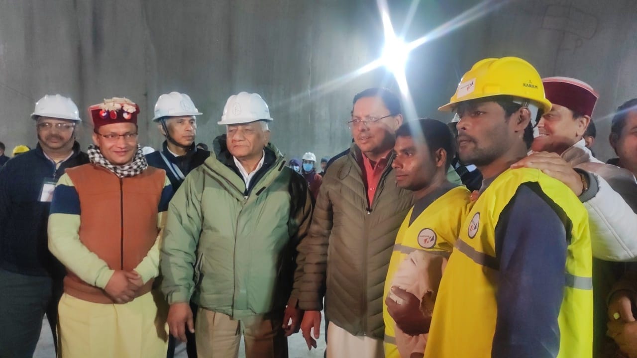 Uttarkashi Silkyara Tunnel Collapse 17th Day 41 Labourers Rescued Safely and Got Emotional Photos