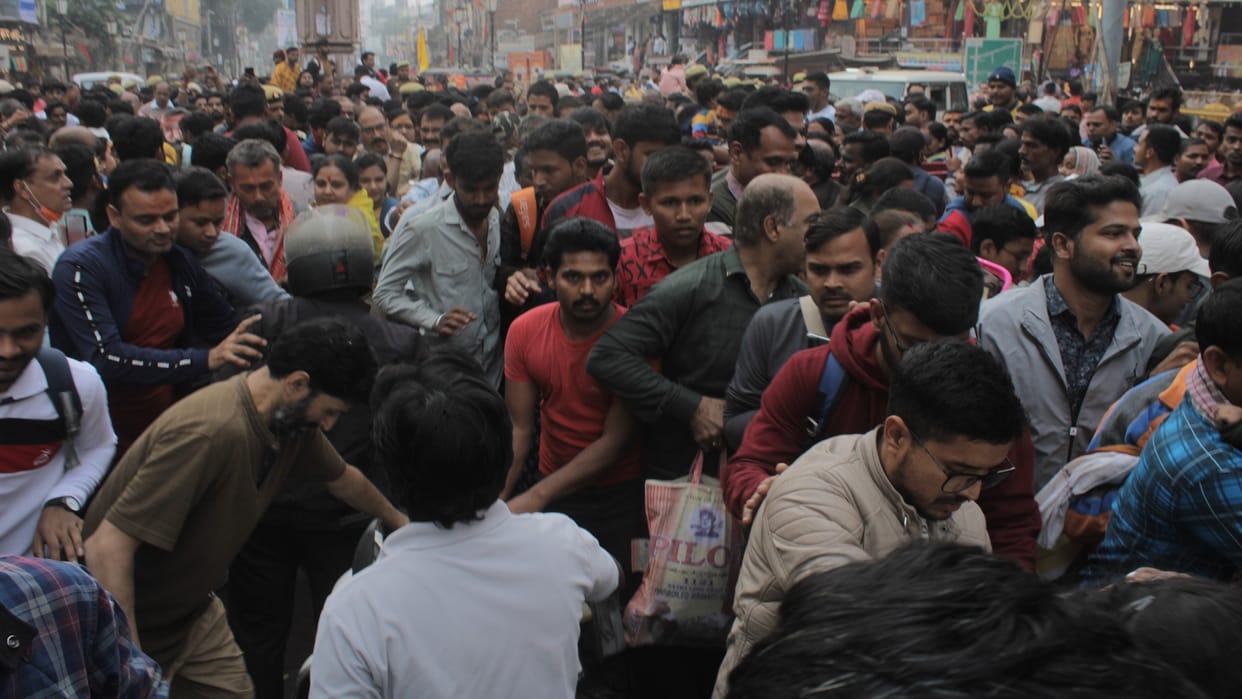 Railway passengers yearned for water for seven hours, and there was a fight to board the Pawan Express