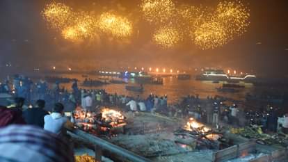 The story of the killing of demon Tripurasura shown through laser show, Dashashwamedh Ghat echoed with shouts