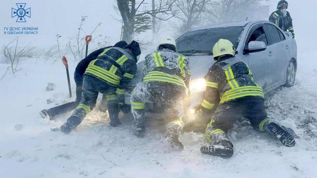 Ukraine-Russia: several people died as heavy snowstorm, Russian Court extends detention of Evan Gershkovich