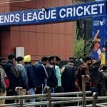 एमए स्टेडियम जम्मू के बाहर दर्शकों की लगी कतार