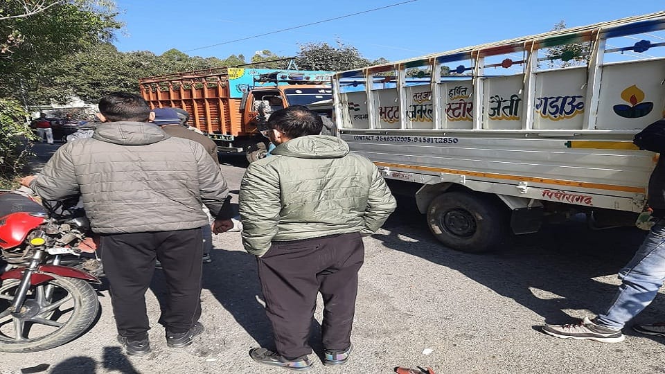 nainital accident: Bike rider killed by the collision of pickup in nainital