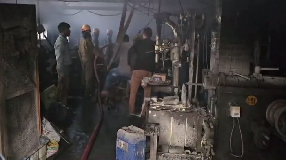 massive fire broke out in shoe factory Accident happened due to short circuit