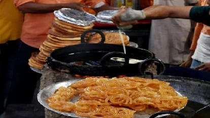 When tandoor was not hot groom s uncle threw boiling oil on halwai In Badaun