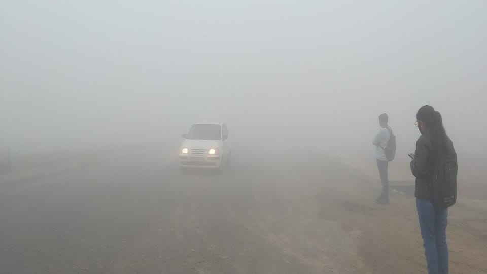 Speed of vehicles slowed down on roads due to fog in haryana, change in weather after drizzle