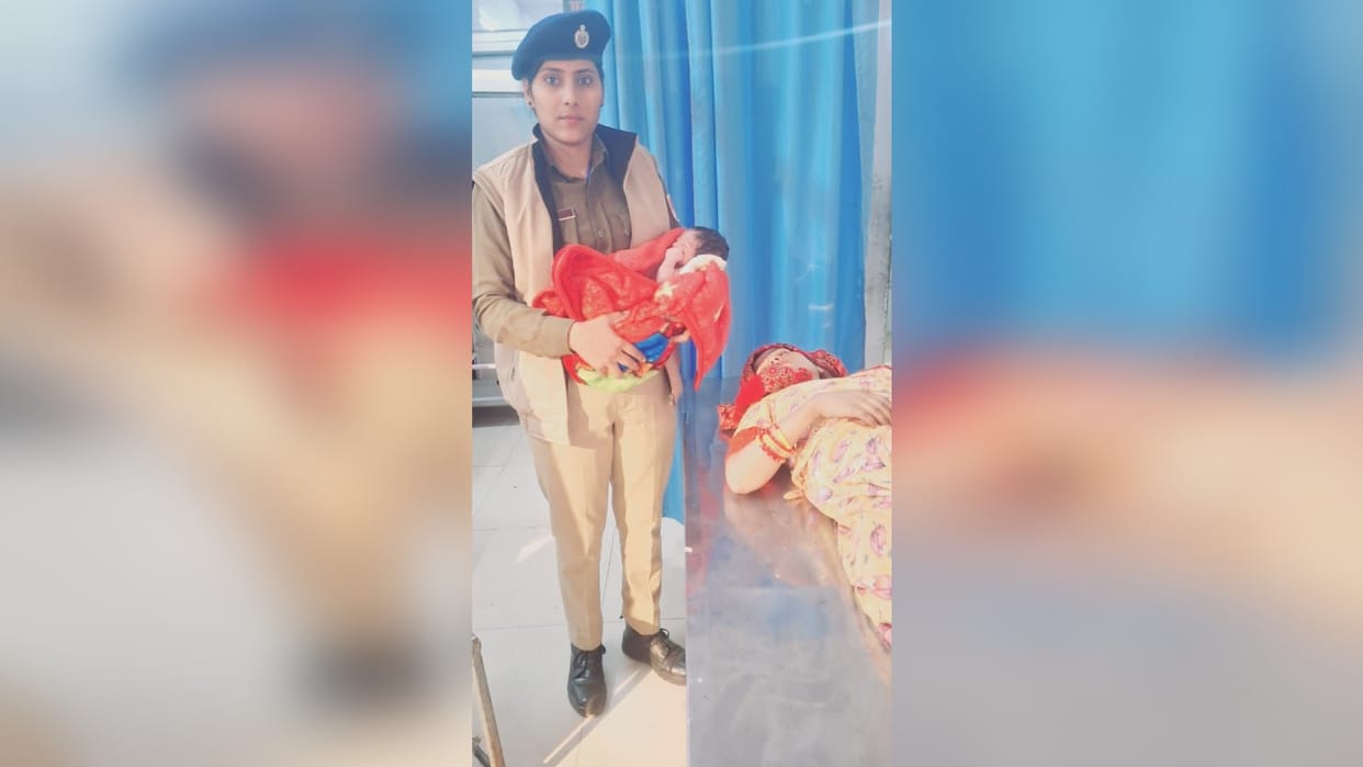 Woman gives birth to child in train, both safe