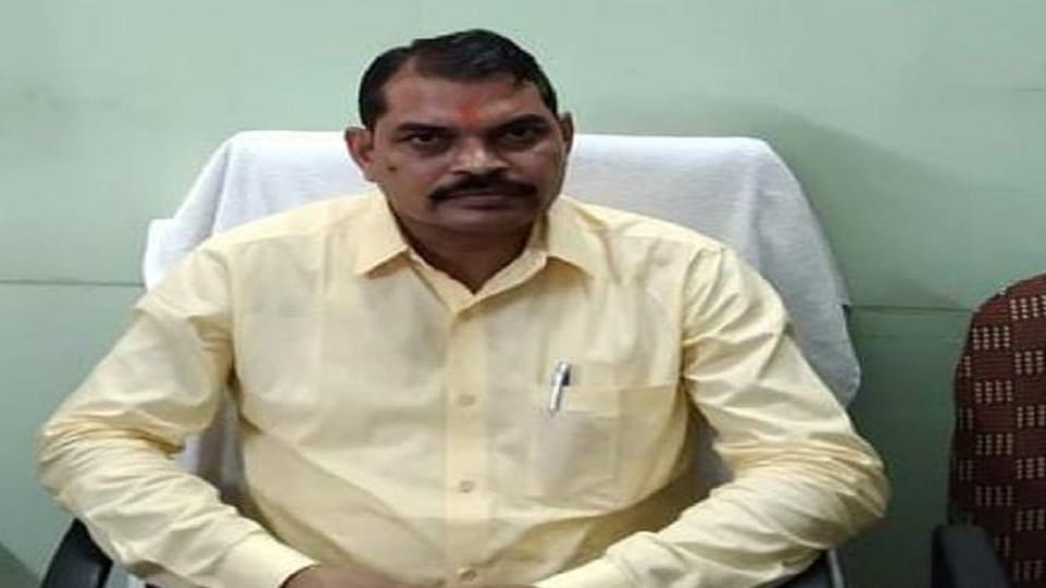 Congress expelled former District President Mahesh Chandravanshi for six years in Kabirdham