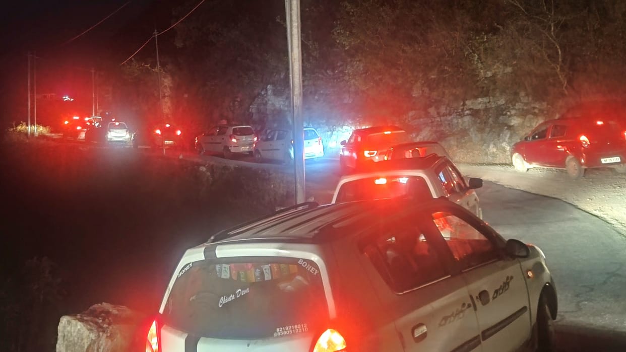 Sirmour News: Barat stuck in two kilometer long traffic jam in Sirmour