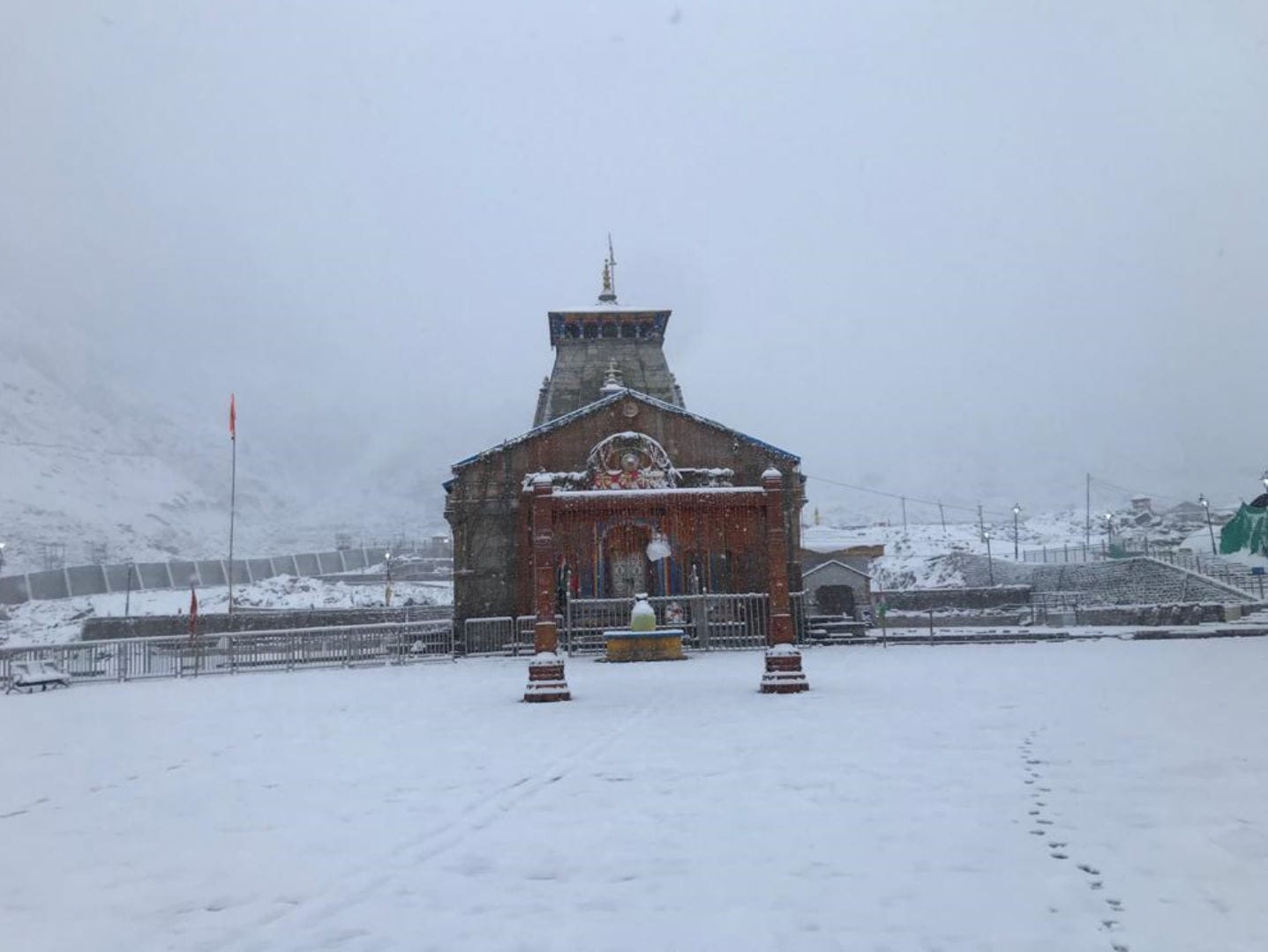 Uttarakhand Weather Snowfall in Kedarnath and Badrinath Temperature Dropped Due to Change in Weather
