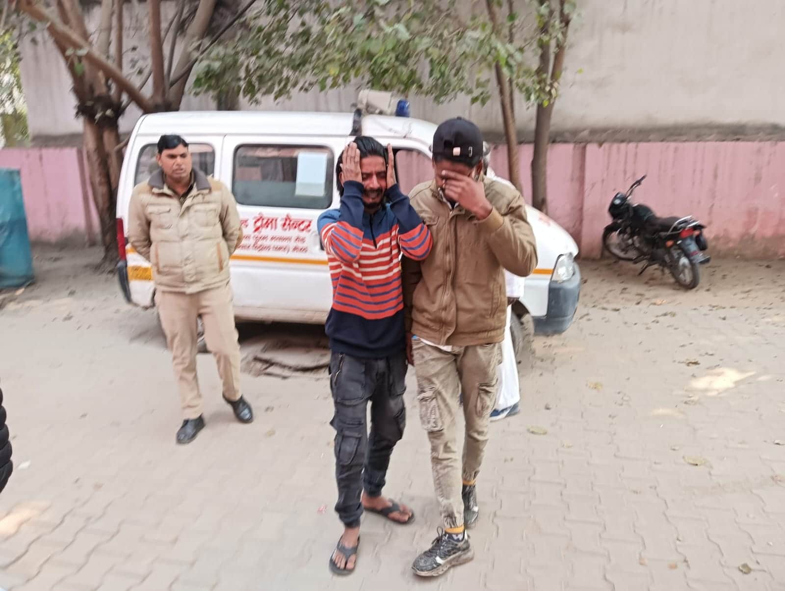 Blast In Meerut: People were shocked to see the pieces of the dead body, grief fell on Tausif family