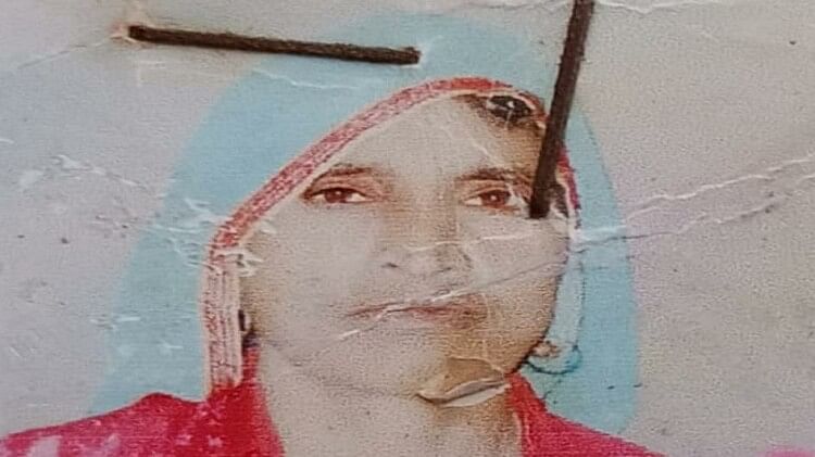 Aligarh News: लोडर में बैठकर जा रही महिला गिरी, हुई दर्दनाक मौत