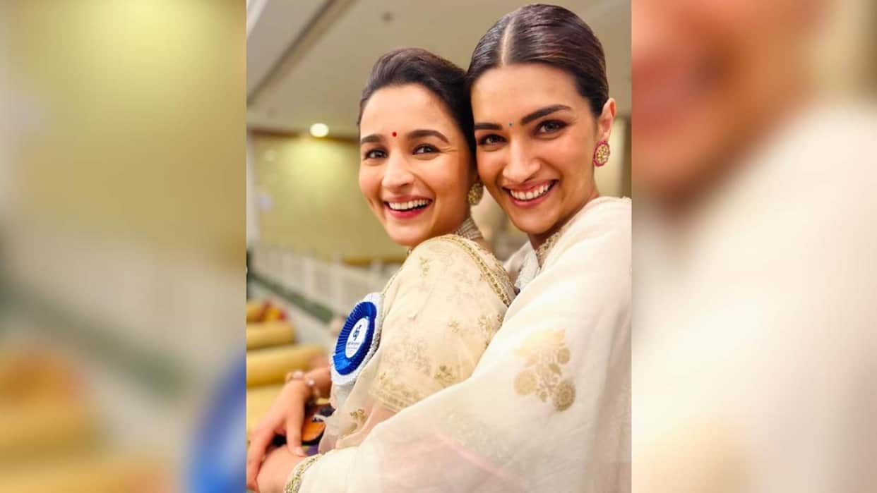 The crew actress Kriti Sanon reacts to Karan Johar question on jealousy With Alia Bhatt