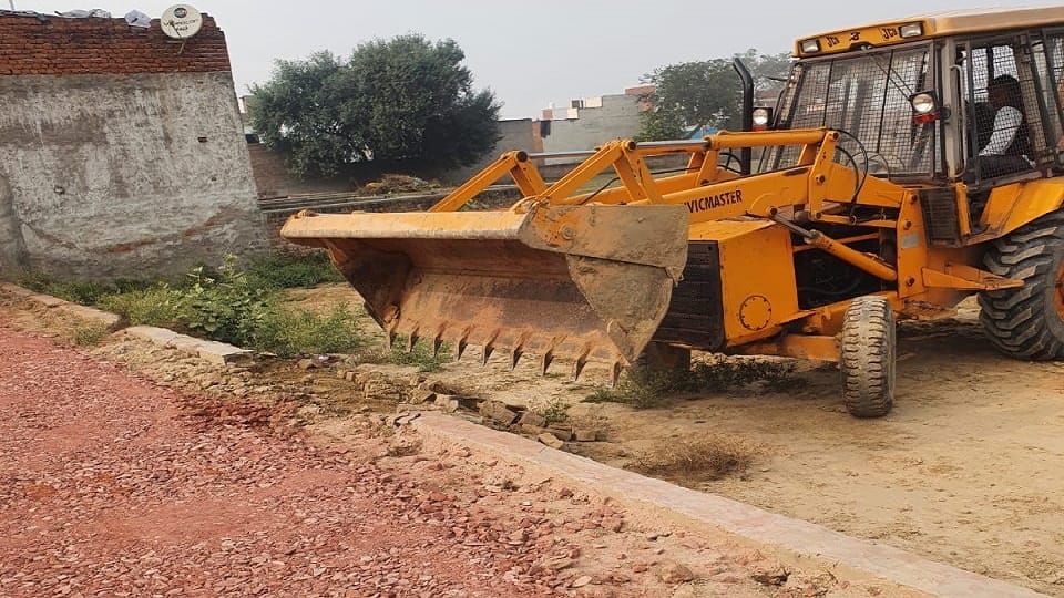 Bulldozer Runs On Four Illegal Colonies In agra up news