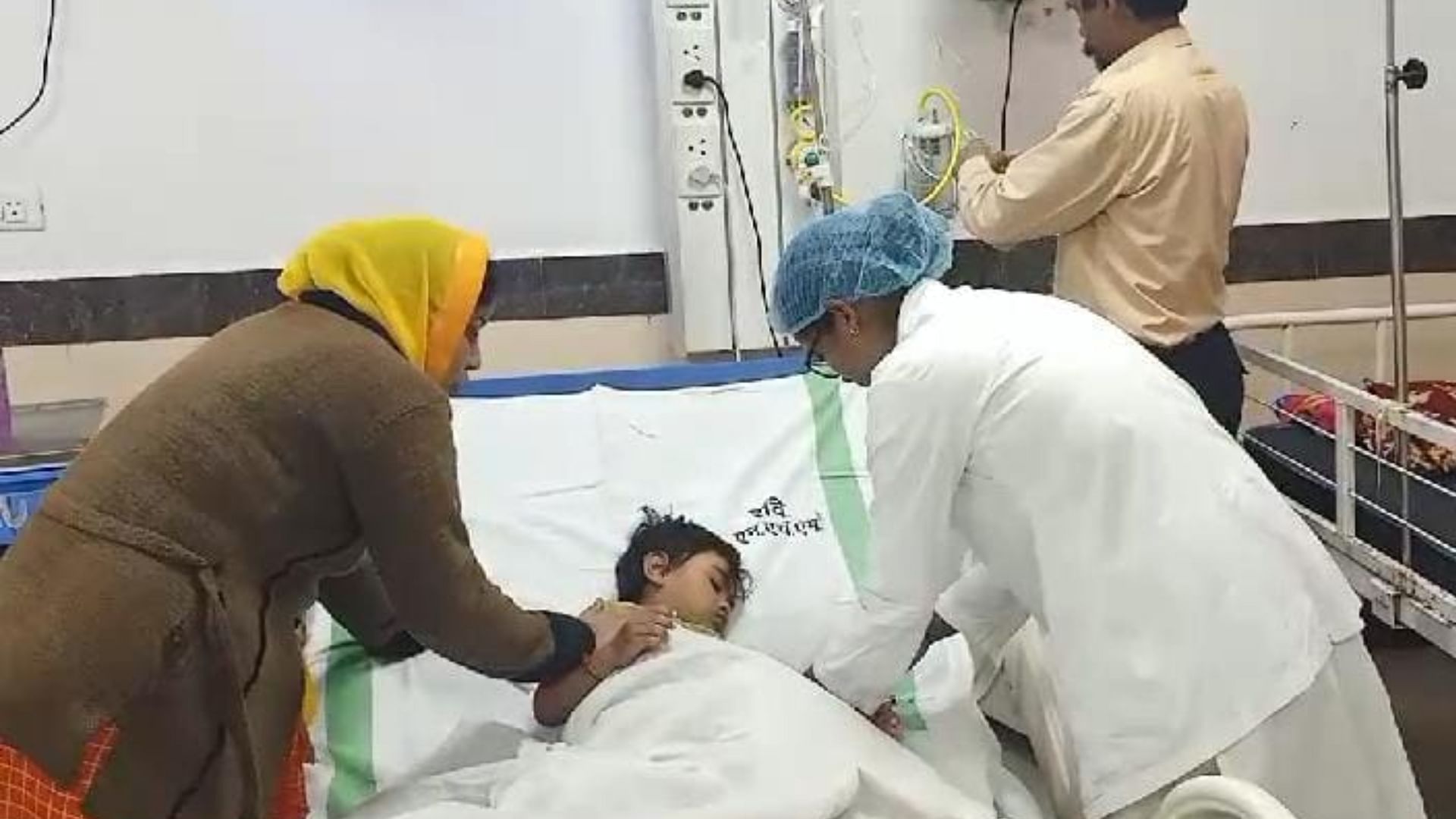 अस्पताल में भर्ती मासूम