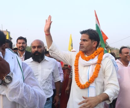 Bihar : प्रशांत किशोर बोले- वह पांच सीट जीत जाएं तो जनता से माफी मांग लूंगा; नीतीश के चरित्र पर उठाया सवाल Prashant Kishore challenged CM Nitish kumar to win five seats in Bihar.Questions raised on his character also.