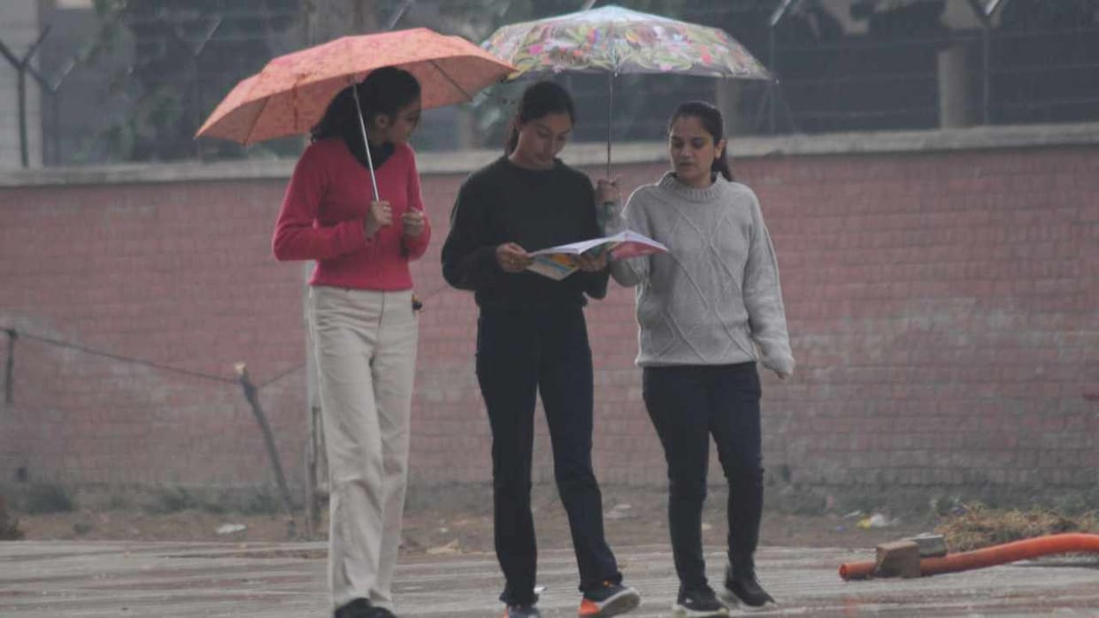 Temperature dropped due to rain in Punjab