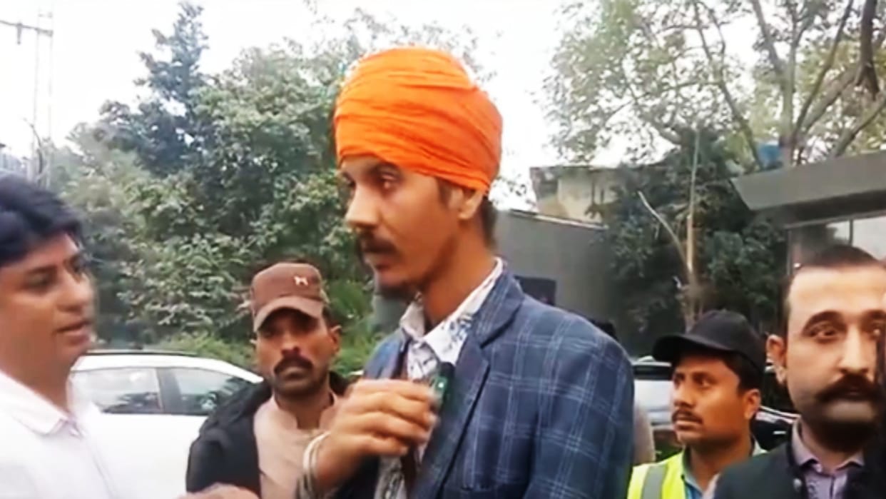 Robbers dressed in police uniform robbed Indian Sikh family in Lahore