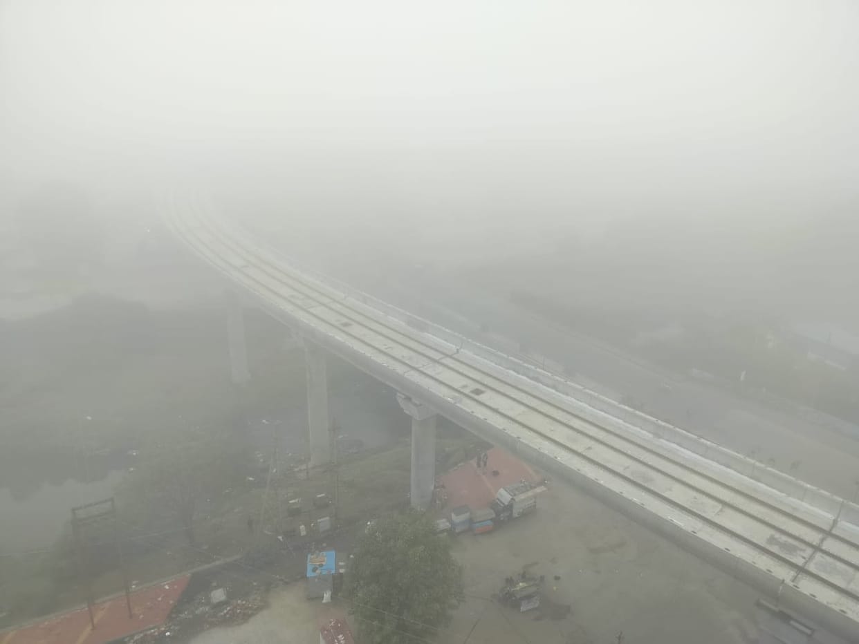 Indore: Dense fog in Indore, visibility up to 200 meters, Indore flight diverted to Ahmedabad.
