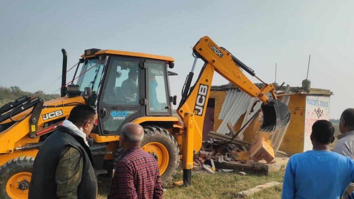 GDA bulldozer runs on five illegal plots in Gorakhpur