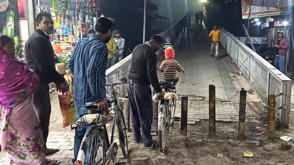 Moradabad: Bridge with population five lakhs stuck files of officers, Railways has opened tender twice