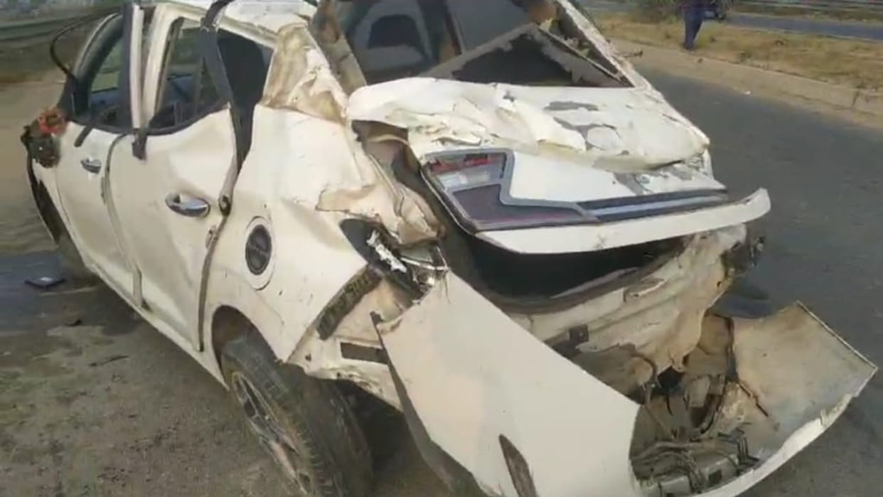 Car lost control and collided with divider in Gaya, Bihar, one person died