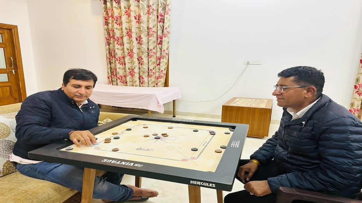 Rajasthan Election 2023: Harish Chaudhary was seen playing carrom just before the election results.