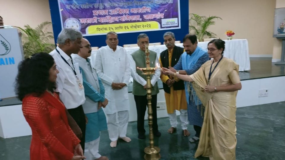 Marathi writers honored in Maharashtra
