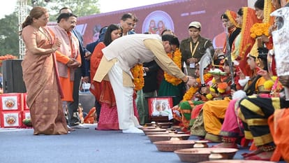 CM dhami honored women in Eja-Baini Mahotsav in haldwani