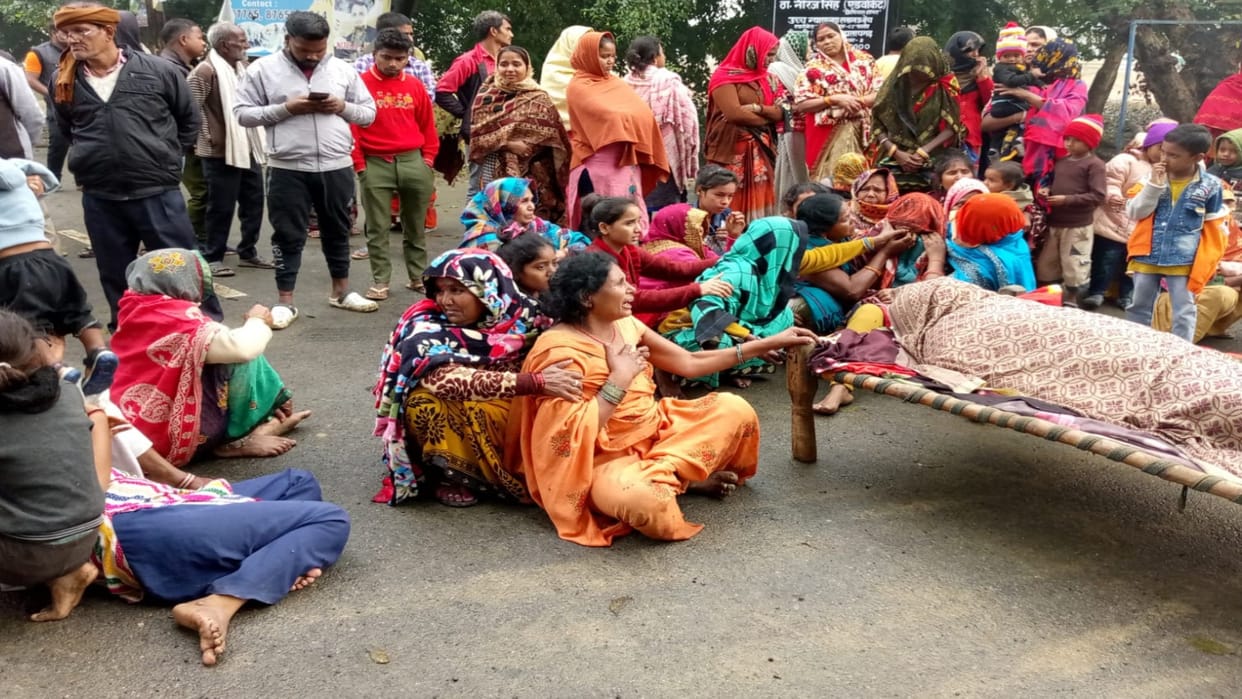 Pratapgarh: Chaos created when teacher dead body reached home