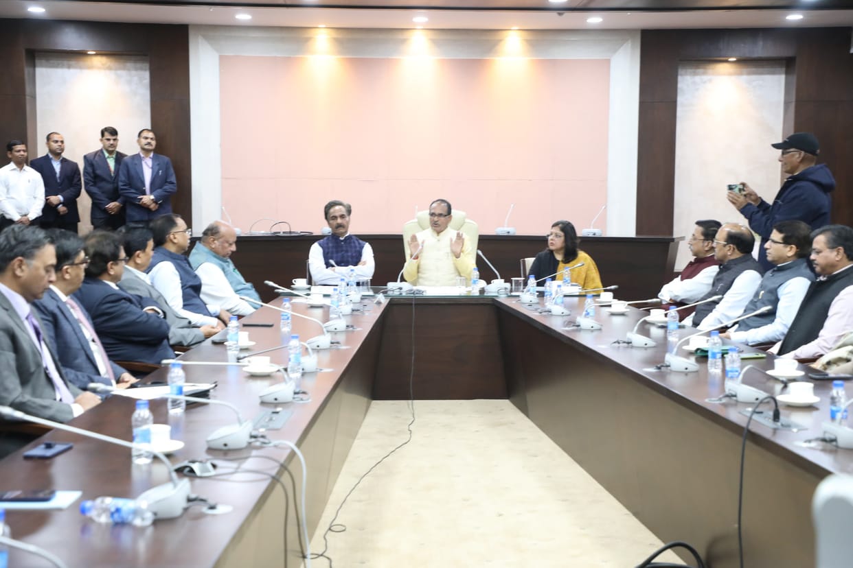 MP News: Bains departed, Veera took command, Shivraj said - If you live for yourself then what should you live