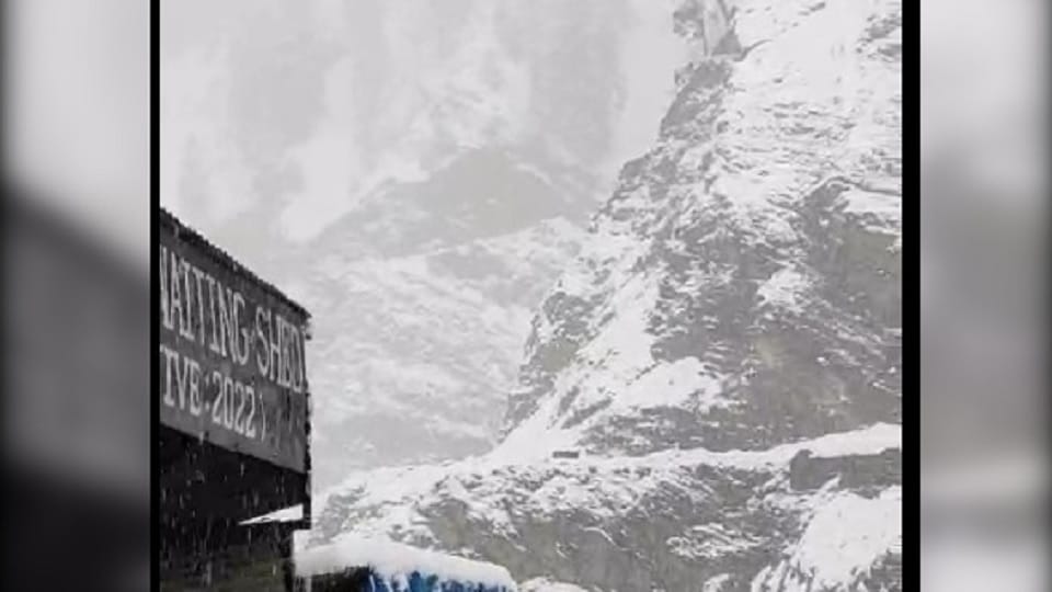 Mughal Road closed due to snowfall in Jammu and Kashmir
