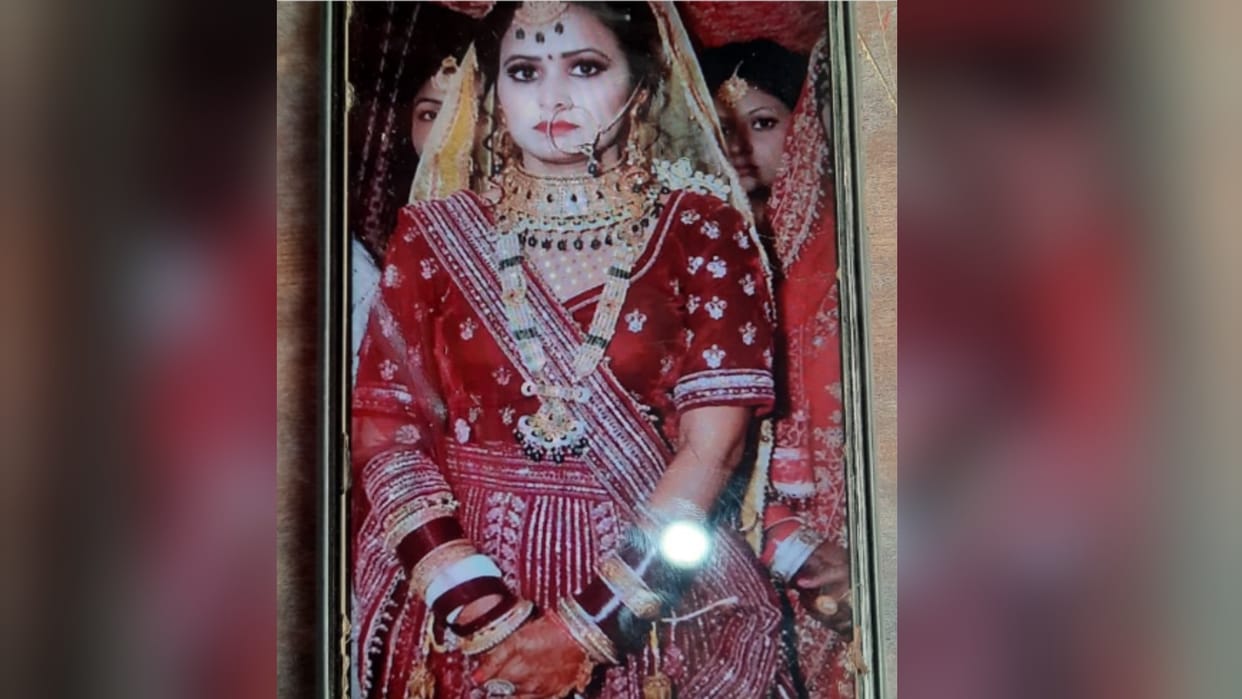 Saharanpur: Trainee inspectors wife found hanging, police broke the door of the room and took out dead body
