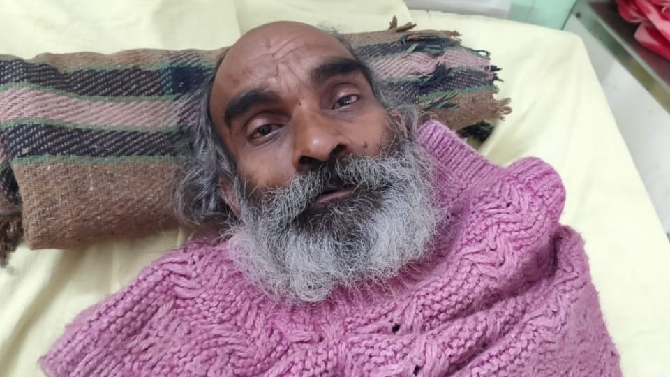 Two youths attacked the priest with a knife in Bareilly