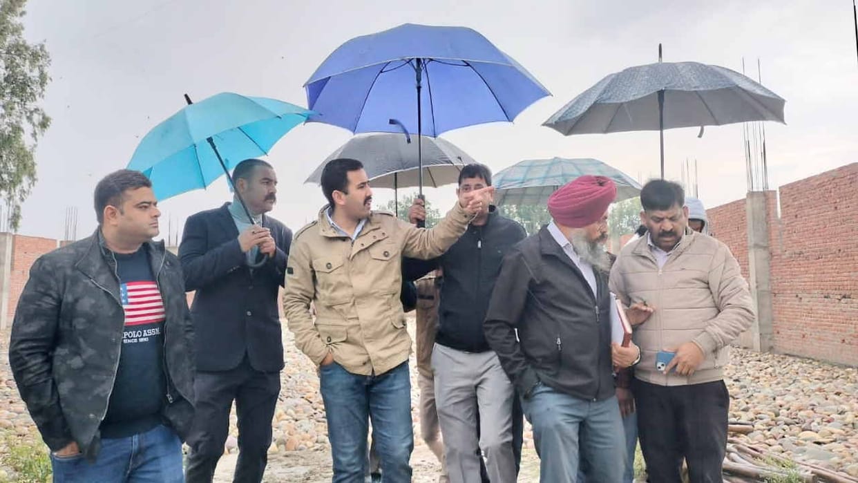 Vikramaditya Singh inspected the indoor stadium under construction in Amb.