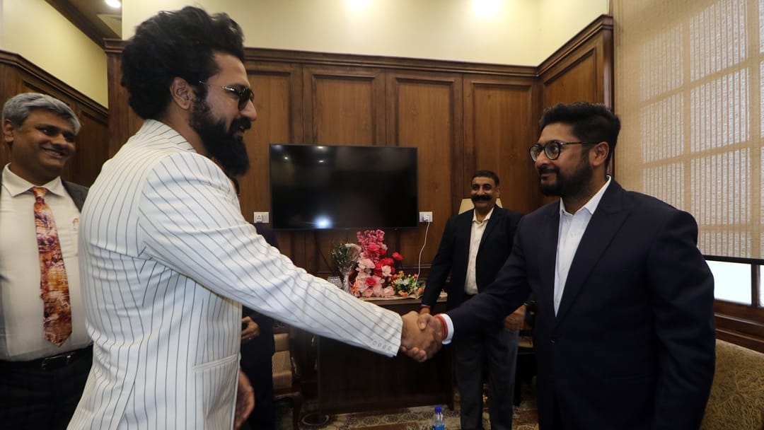 amar ujala Samvad 2023: Youth gathered to get a glimpse of Vicky Kaushal inspirational stories of Gaur Gopal D
