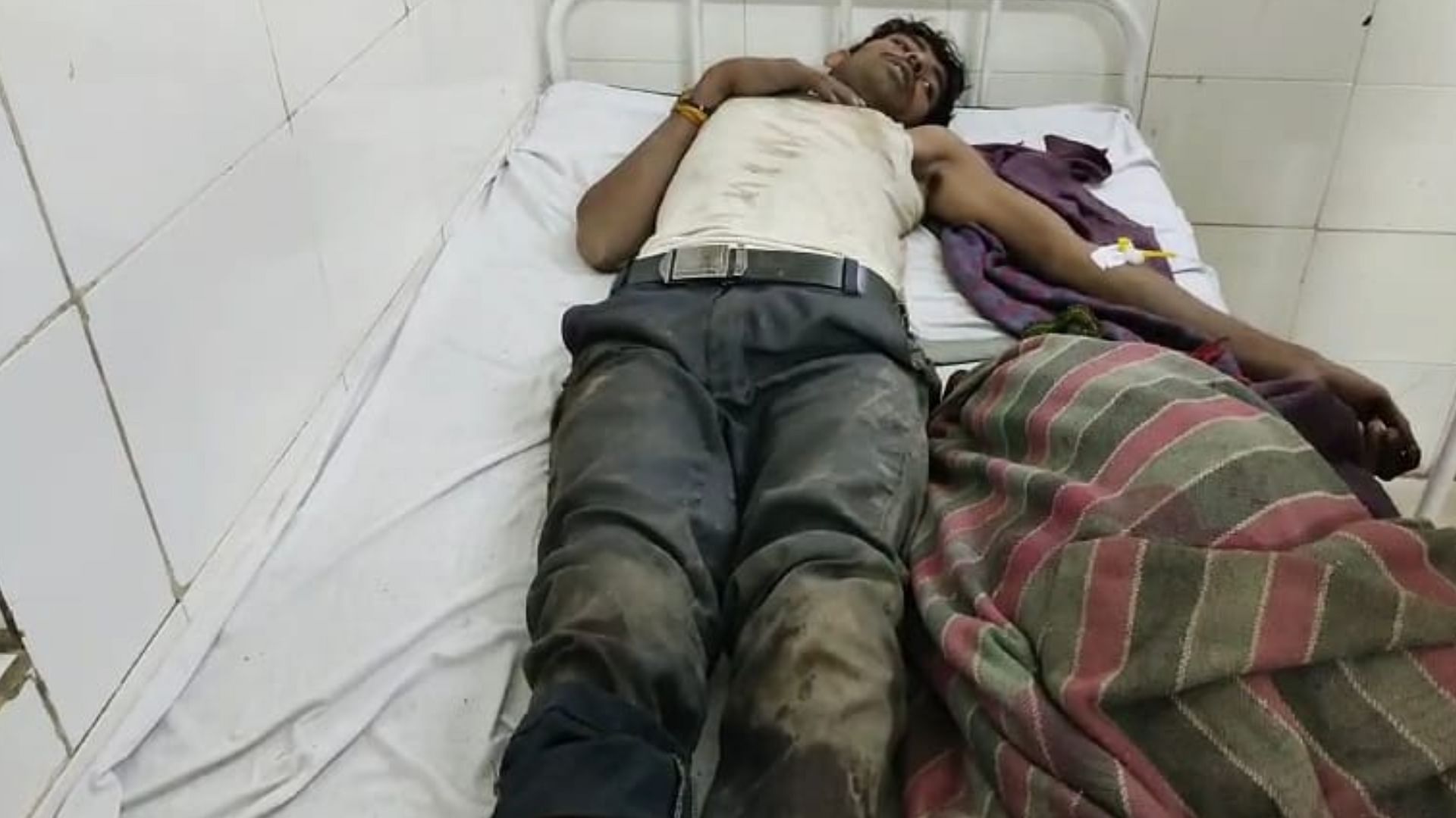 अस्पताल में भर्ती घायल