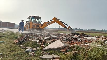 Bulldozer runs on illegal colonies in Bareilly