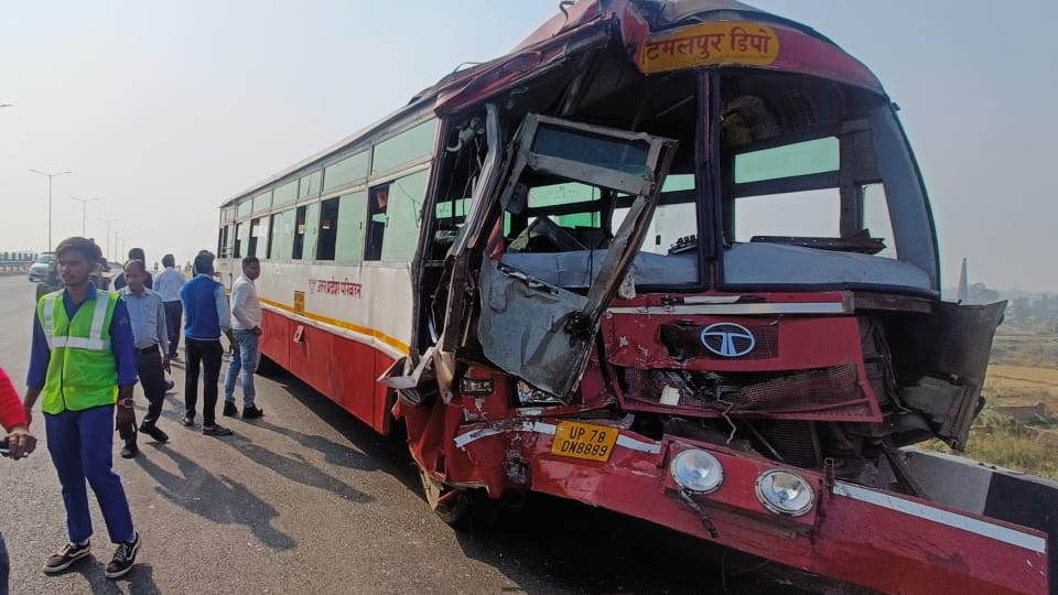 Roorkee Road Accident Roadways bus Collided with truck driver died