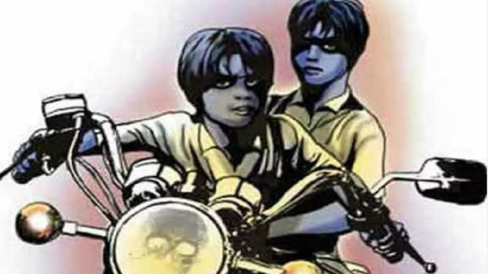Brave daughter: Girl fight back when miscreants riding a bike snatched the mobile
